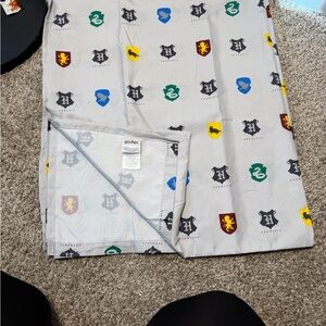 Harry Potter Hogwarts House Crest Comforter - Gray with Multi-Colored Crests